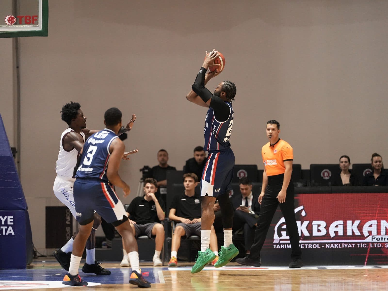 Anadolu Efes Bandırma Deplasmanında Hata Yapmadı: 2’de 2 Geldi