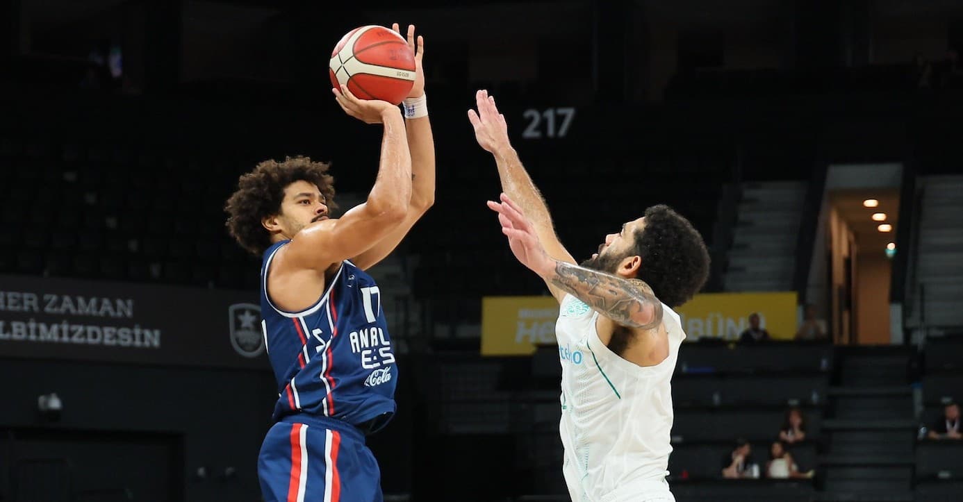 Anadolu Efes Evinde Hata Yapmadı: Anadolu Efes 93-77 Biotekno Körfez Basket