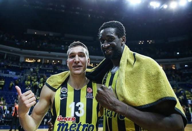 Bogdanovic ve Udoh'tan Fenerbahçe Paylaşımı