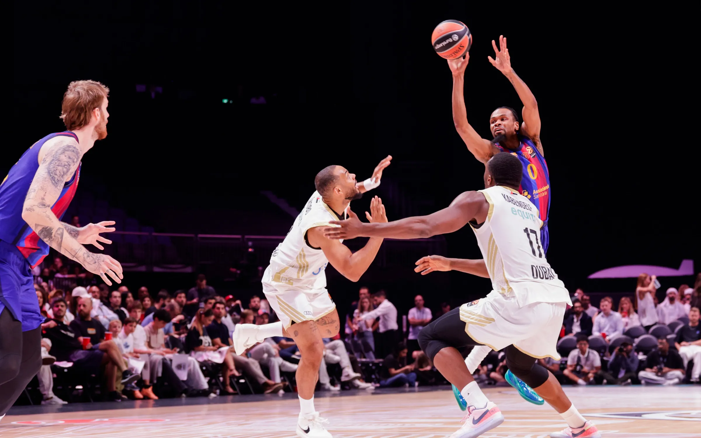 Dubai Basketball, Evinde Barcelona Engelini de Aştı: 94-87