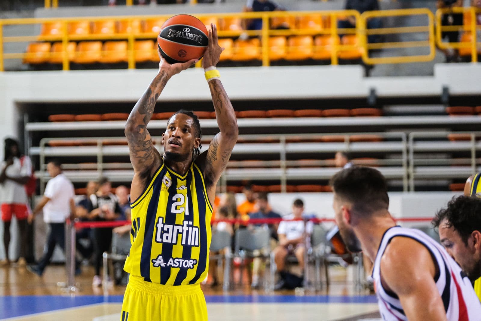 Fenerbahçe Tarfin Olimpia Milano'yu Geçti: 79-81