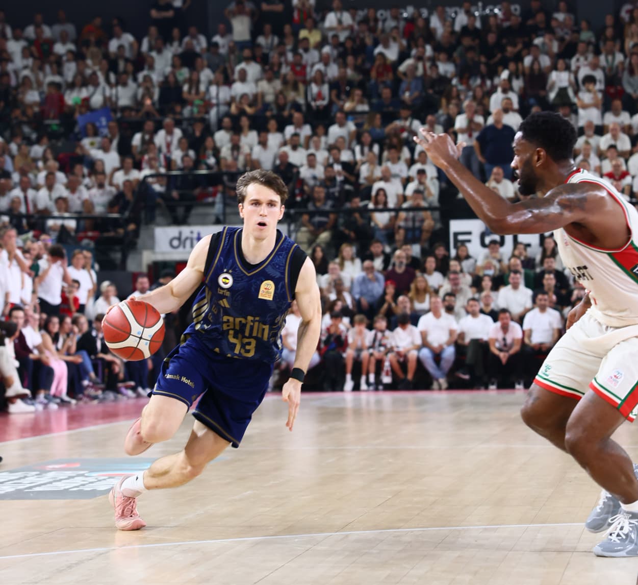 Taraftarının Desteği Karşıyaka'ya Yetmedi, Fenerbahçe Rahat Kazandı: 72-97